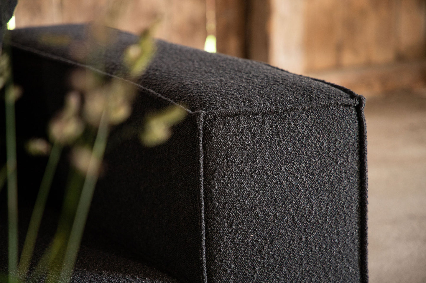 Gillholmen Sofa – Sort Bouclé | 4-personers Komfort