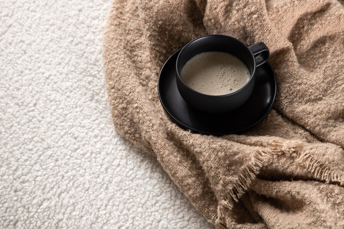 Kelso 2-personers Sofa – Hvid Teddy | Rundt Design