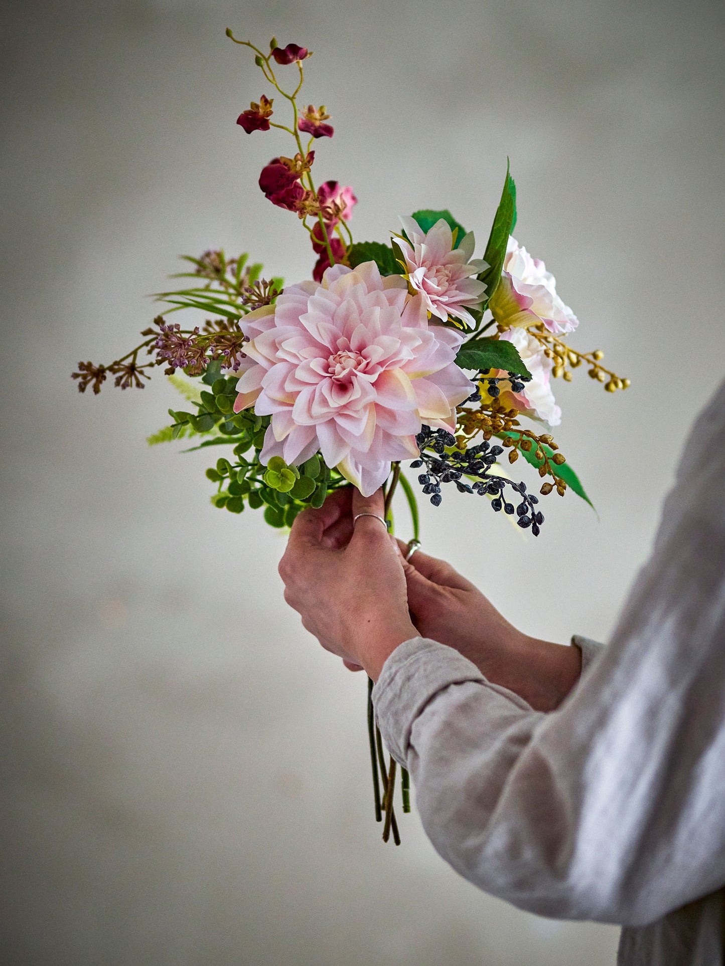 Splendor buket 23xH45 cm i kunstige blomster – rosa dekorationsbuket fra Bloomingville