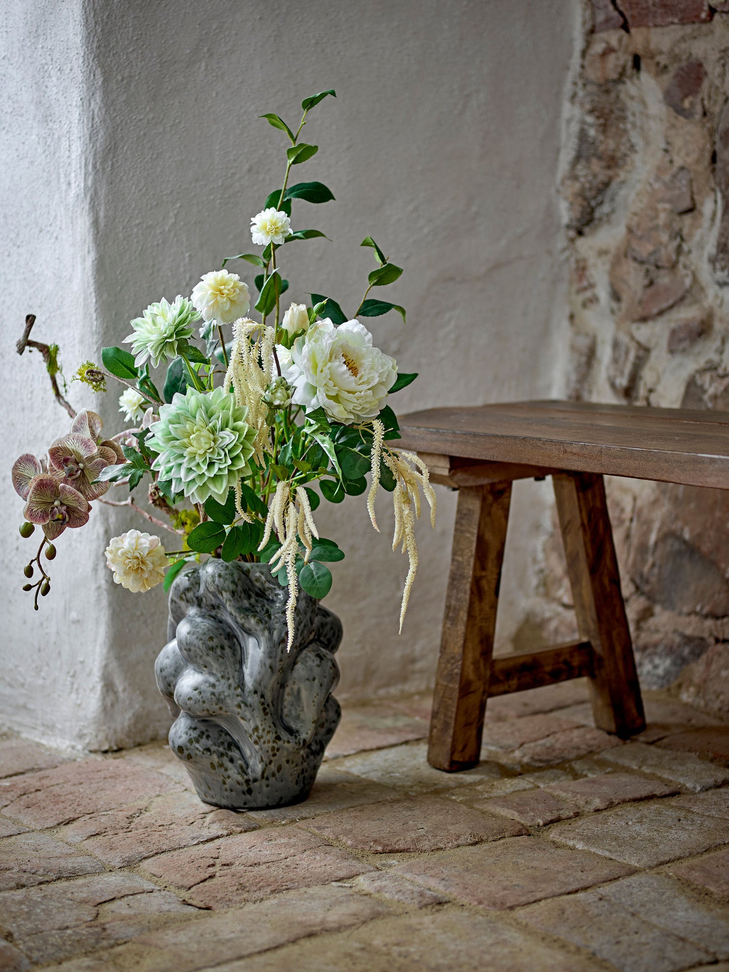 Vuelle vase H31 cm i stentøj – mørkegrå reaktiv glasur fra Bloomingville