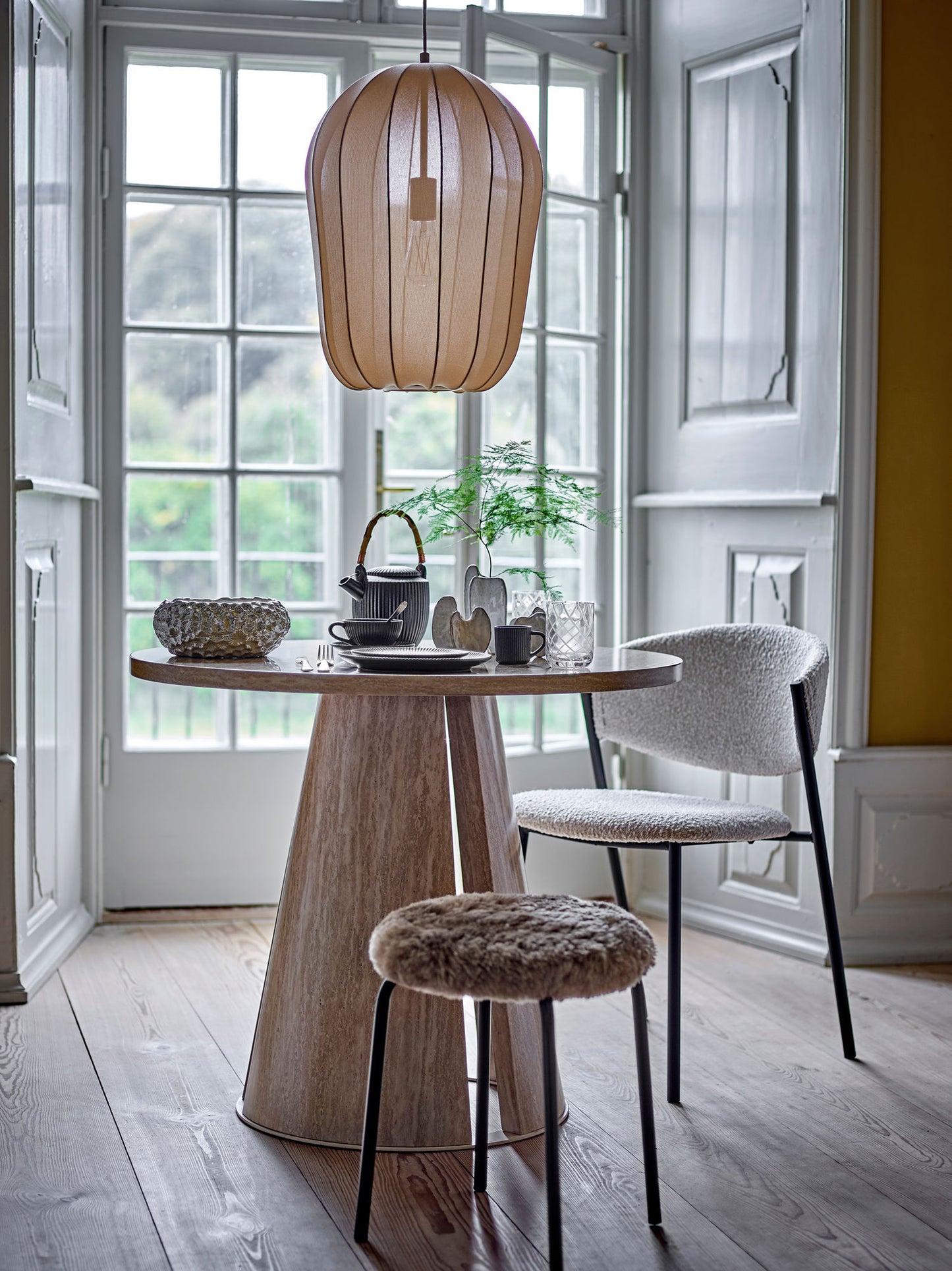 Linard Taburet i Brun Pels – Bloomingville Dekorativ og Stabil Taburet (D43 x H43 cm)