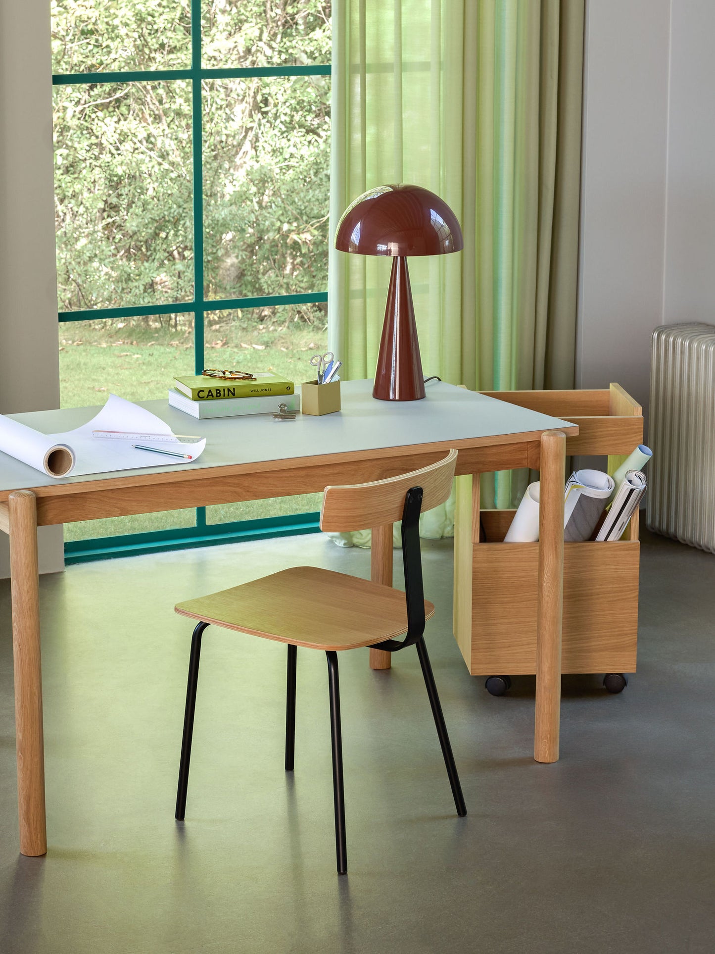 Hübsch Forma Trolley 40x35xH70 cm – FSC-certificeret egetræ med rullefunktion