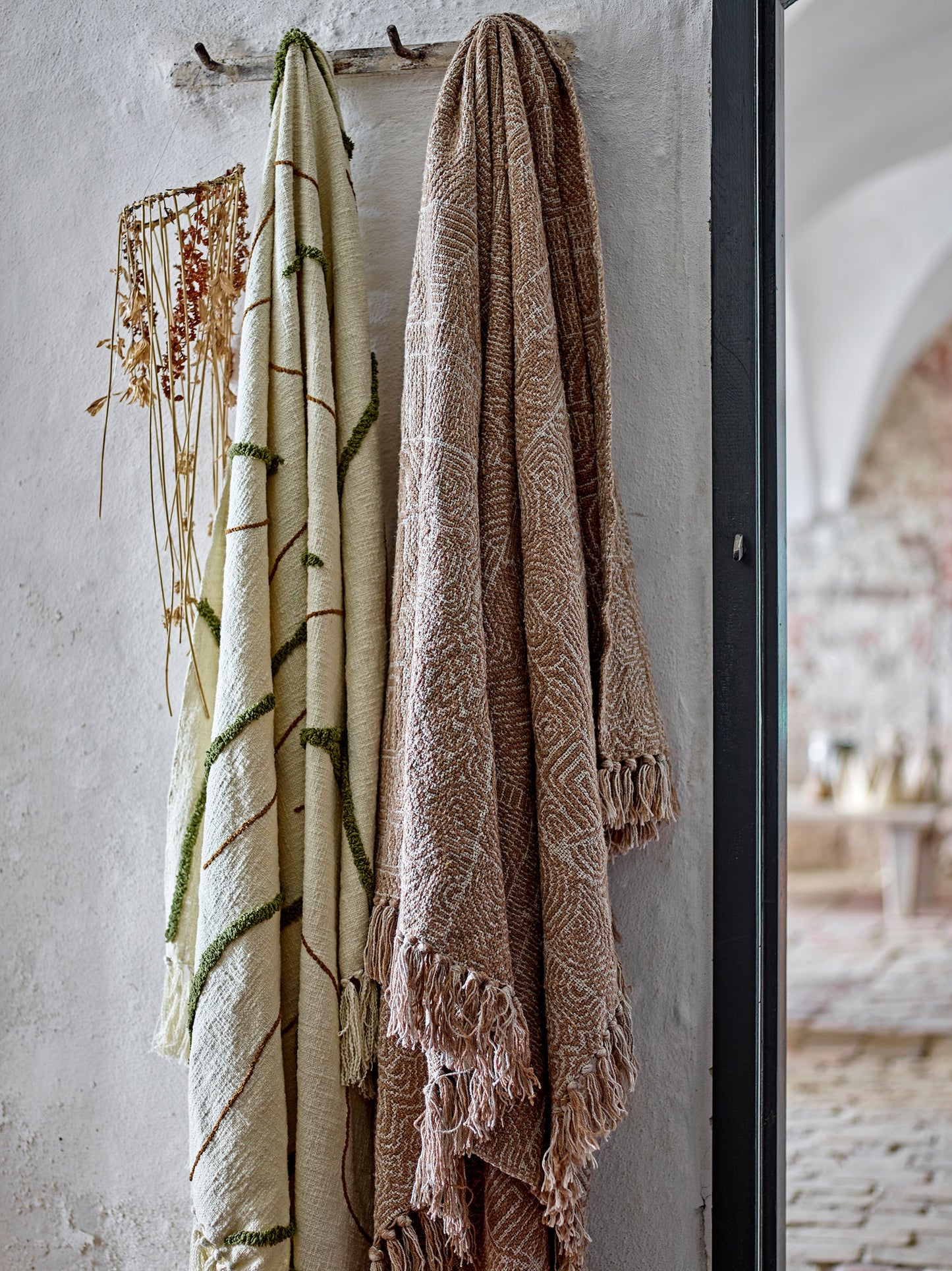 Osasio plaid 130x150 cm i bomuld – med tuftede detaljer fra Bloomingville