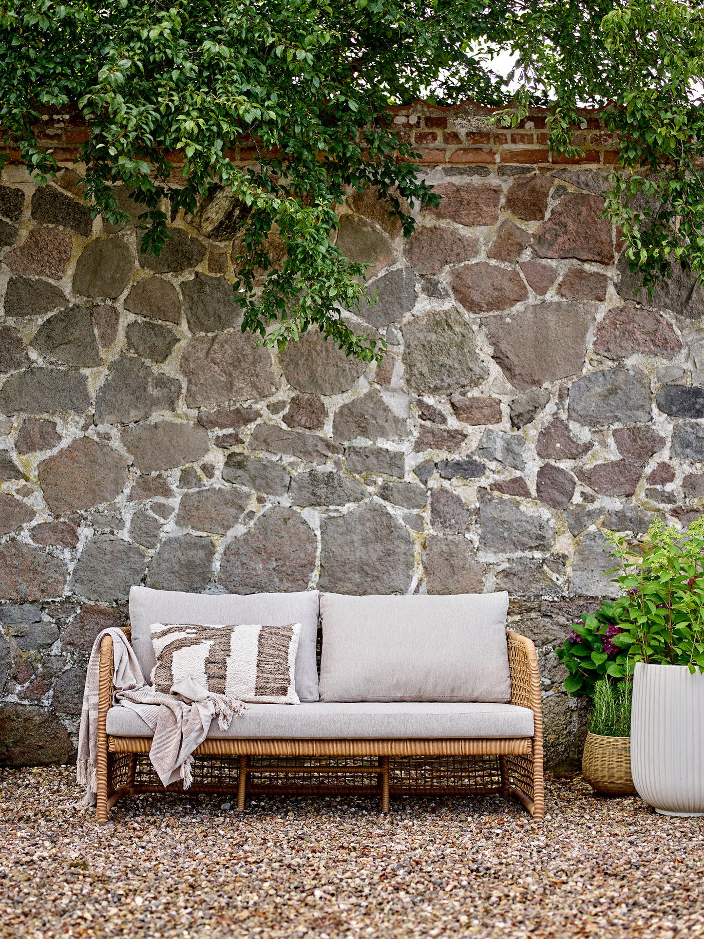 Bloomingville - Penzano Sofa – Natur Polyrattan, Udendørs Sofa med Hynder