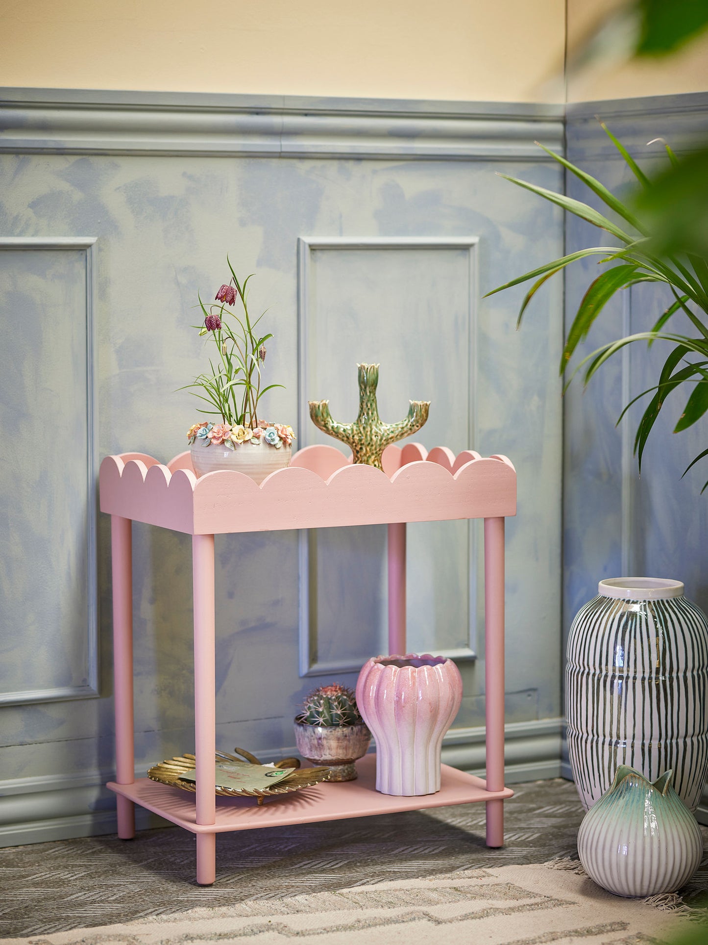 Isola Sidebord i Rosa Firwood – Creative Collection Sofabord med Hylde (L60 x H68 x W40 cm)