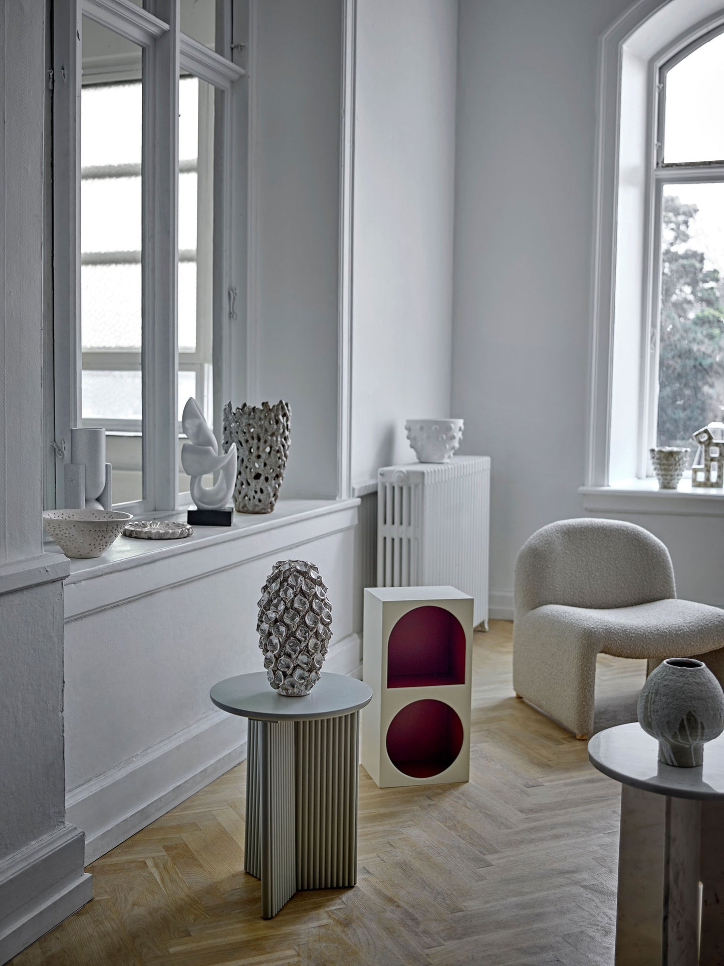 Bloomingville Edith Sidebord – Hvidt Sidebord i Fyrretræ