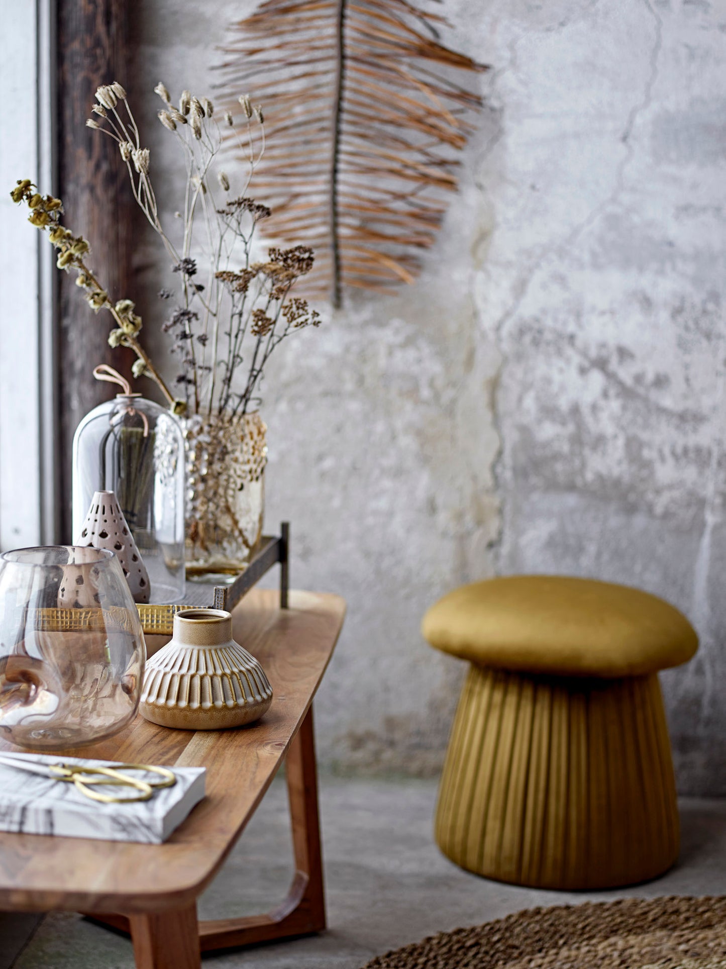 Roberta Puf – Karrygul Velour, Elegant Lounge Puf