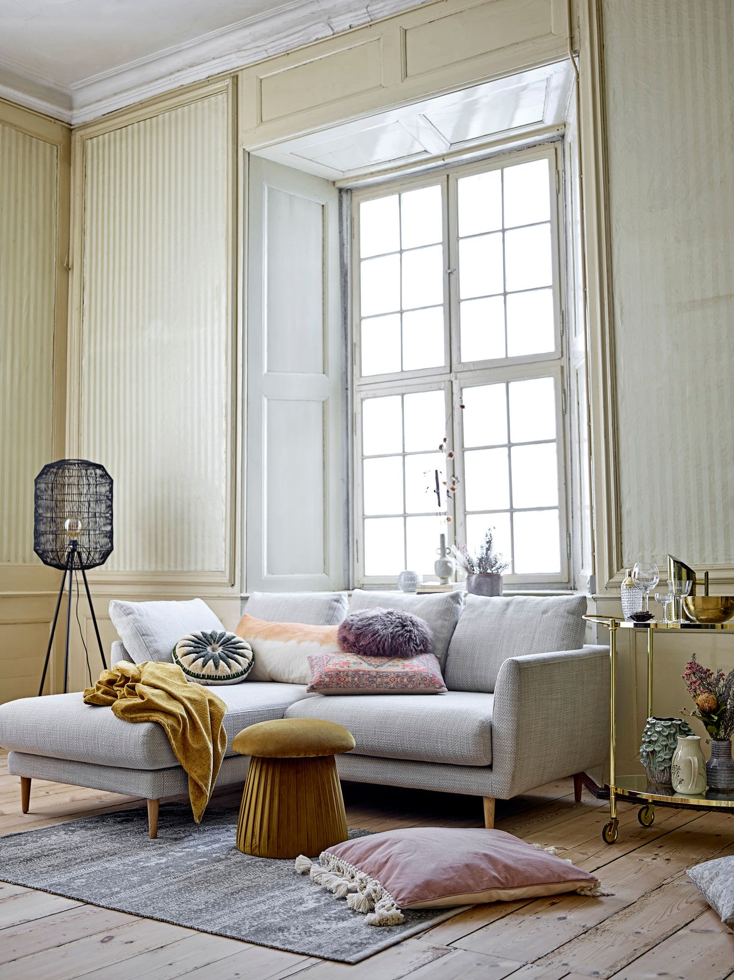 Roberta Puf – Karrygul Velour, Elegant Lounge Puf
