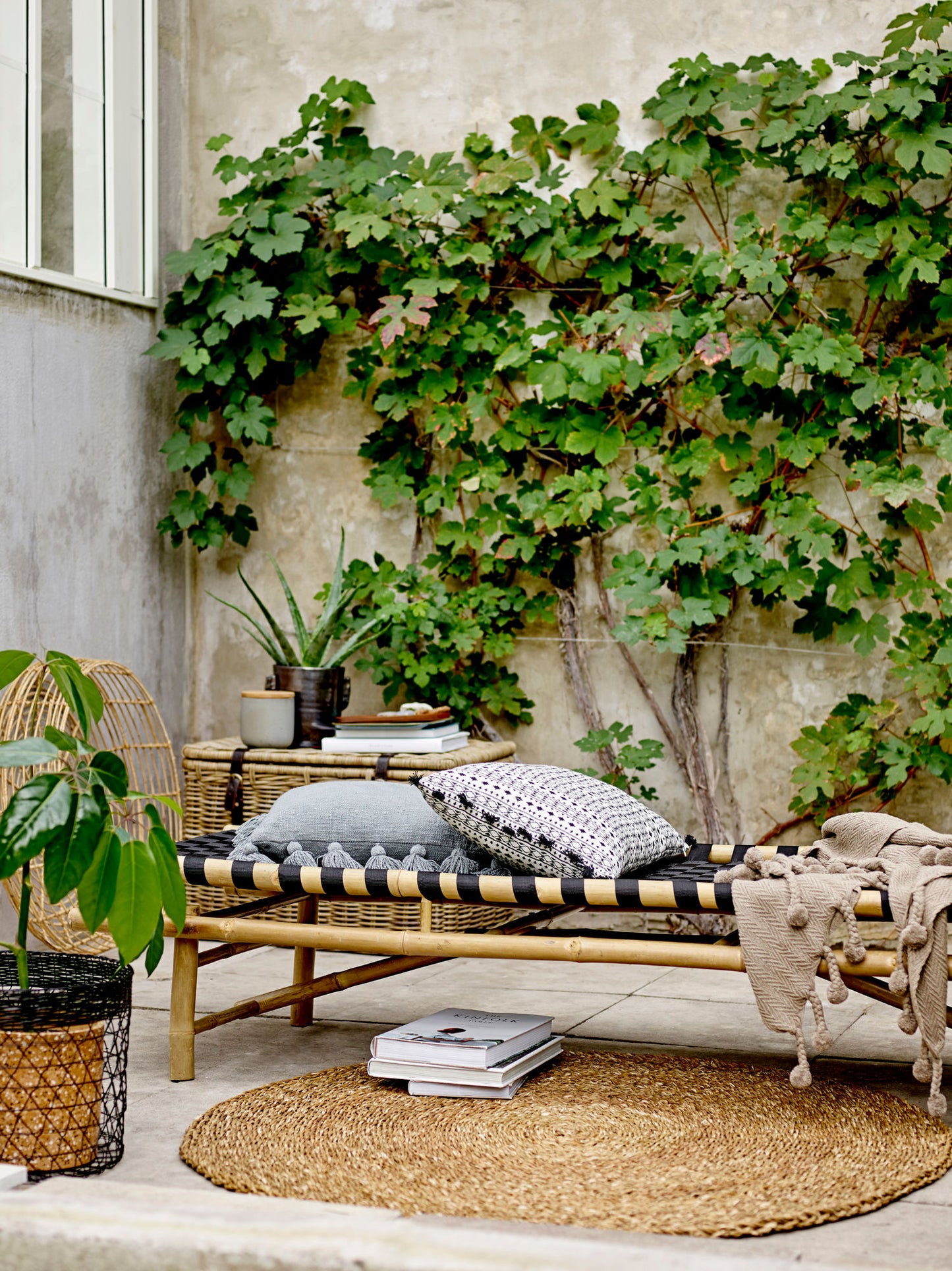 Bloomingville - Vida Daybed – Bambus, Sort Sæde, Håndvævet Design