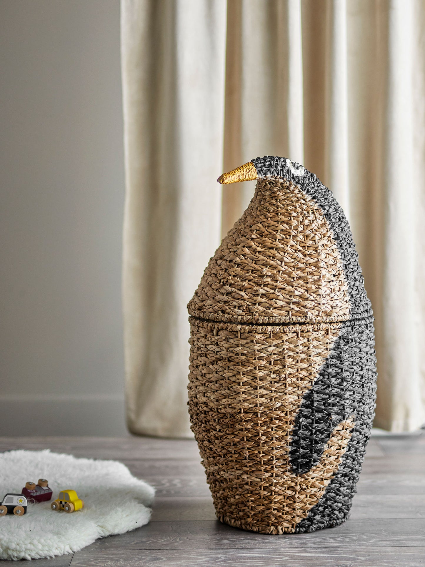 Tazia pingvinkurv 37xH69 cm med låg i bankuan grass – opbevaringskurv fra Bloomingville MINI