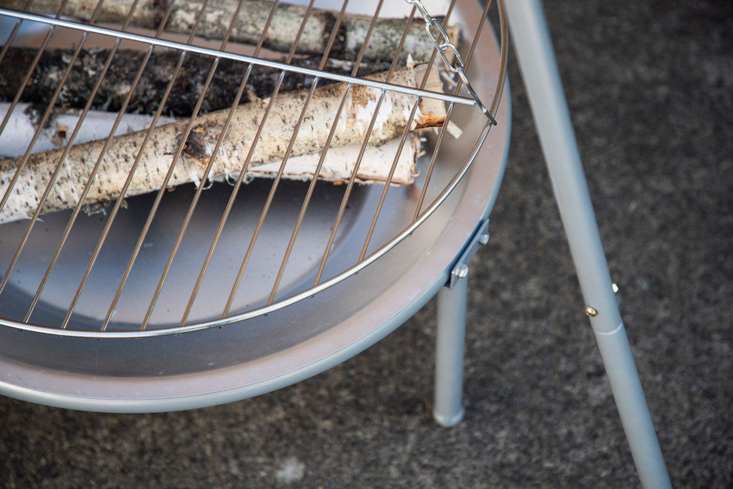 Ukunda Bålsted i Sølv Stål – Venture Design Udendørs Fire Pit (Ø50 x H140 cm)