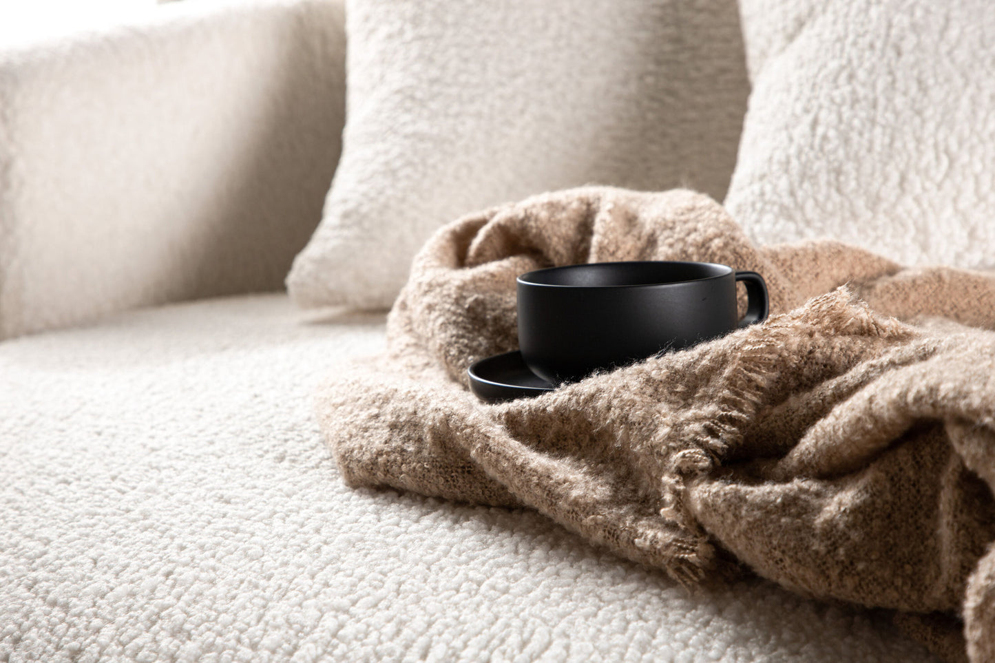 Kelso 2-personers Sofa – Hvid Teddy | Rundt Design