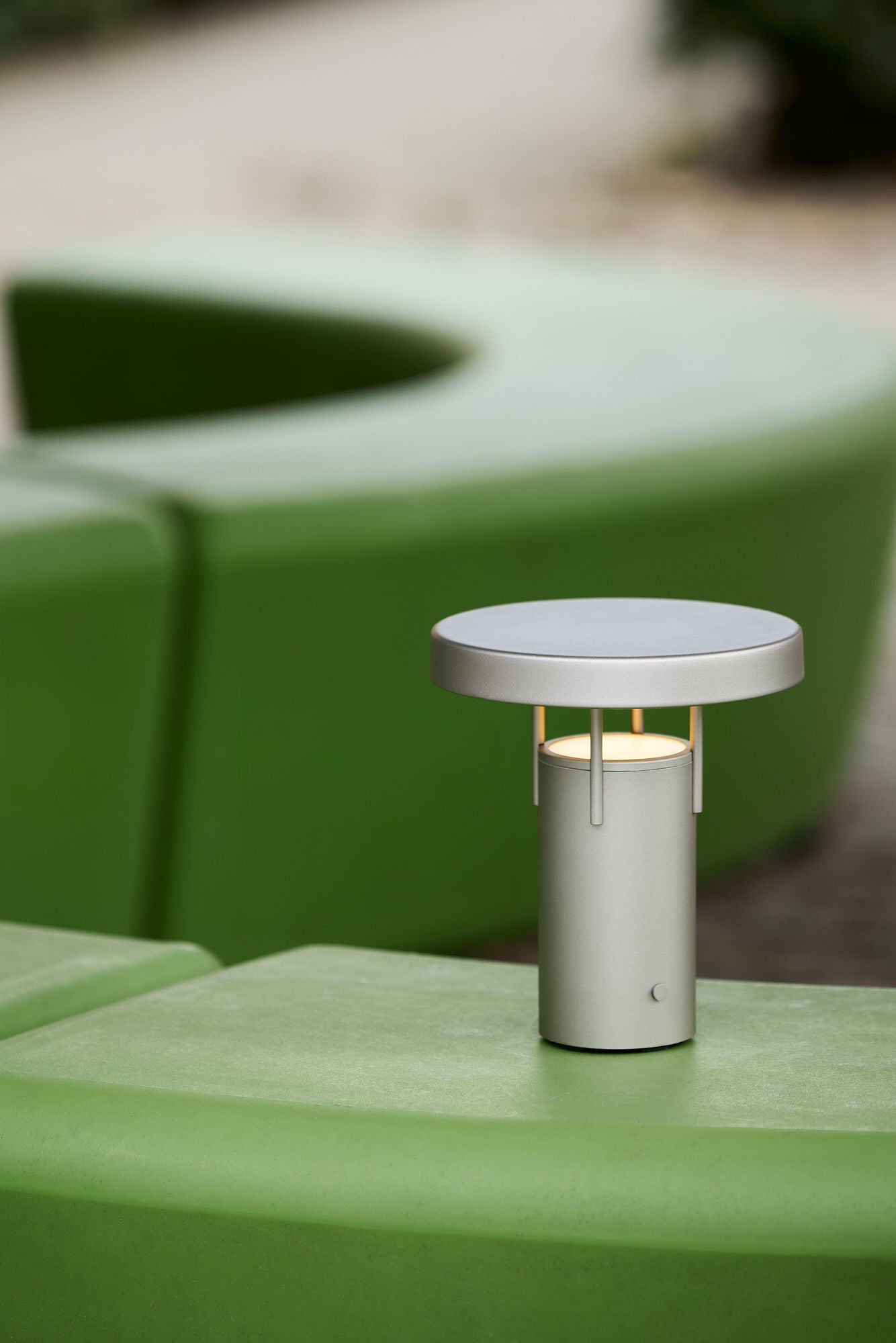 Hübsch BringMe Transportabel Lampe Mini Metallisk sand