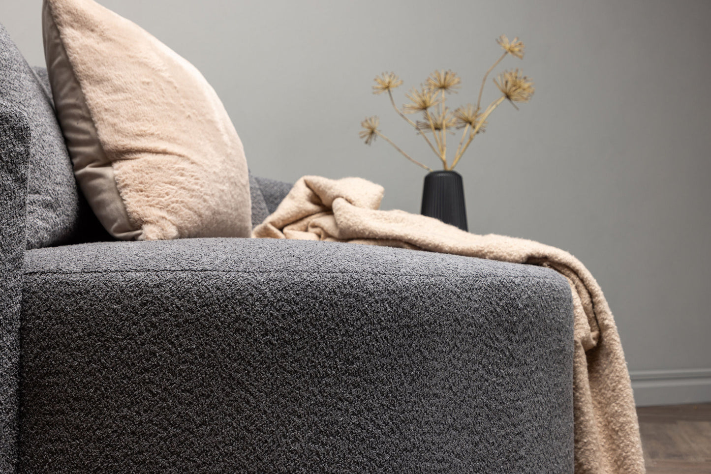 Kelso Sofa – 2-personers Grå Fleece | Rundt Design