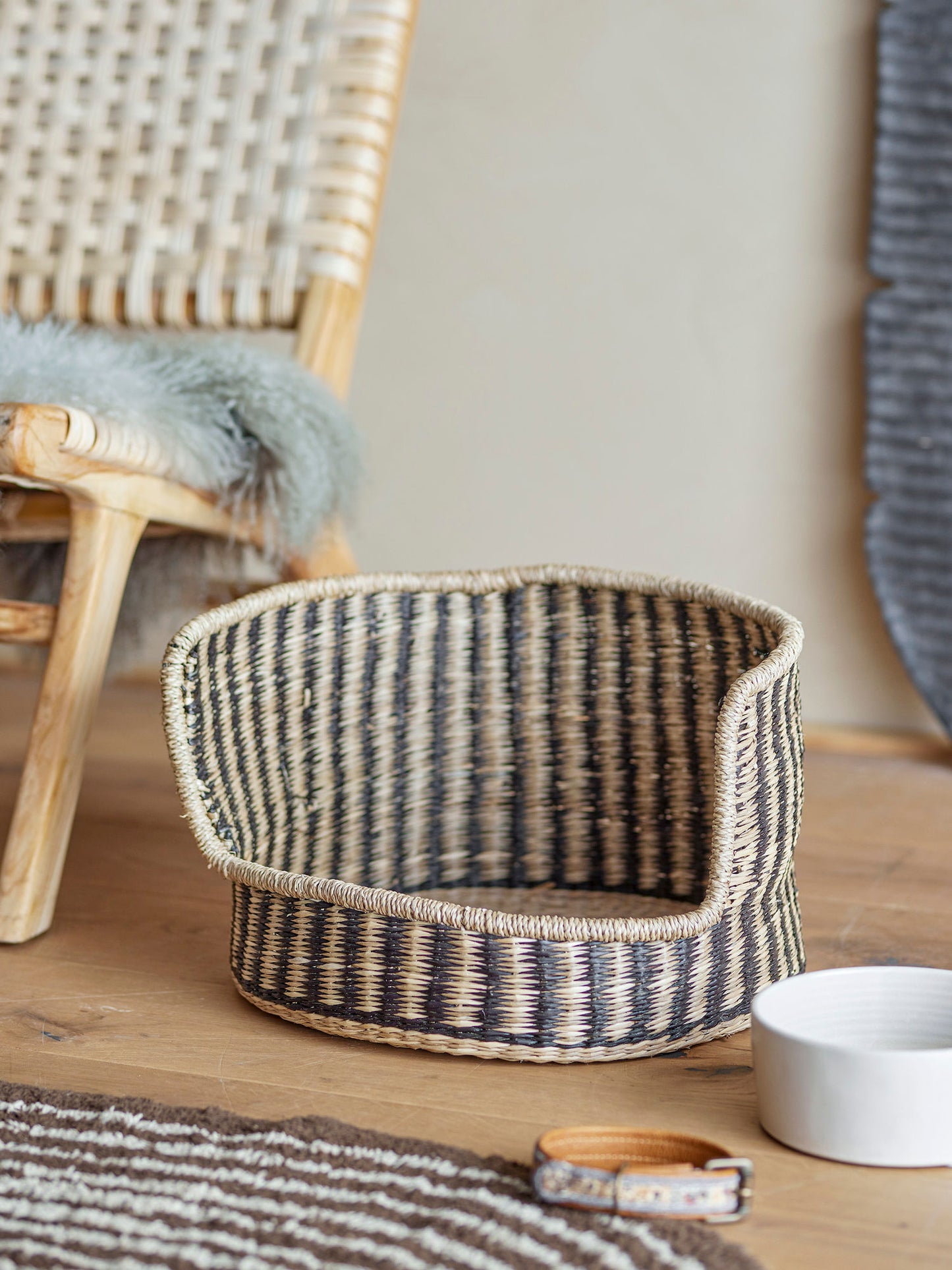 Lenina hundekurv 40x40xH25 cm i søgræs – sort hundeseng fra Bloomingville