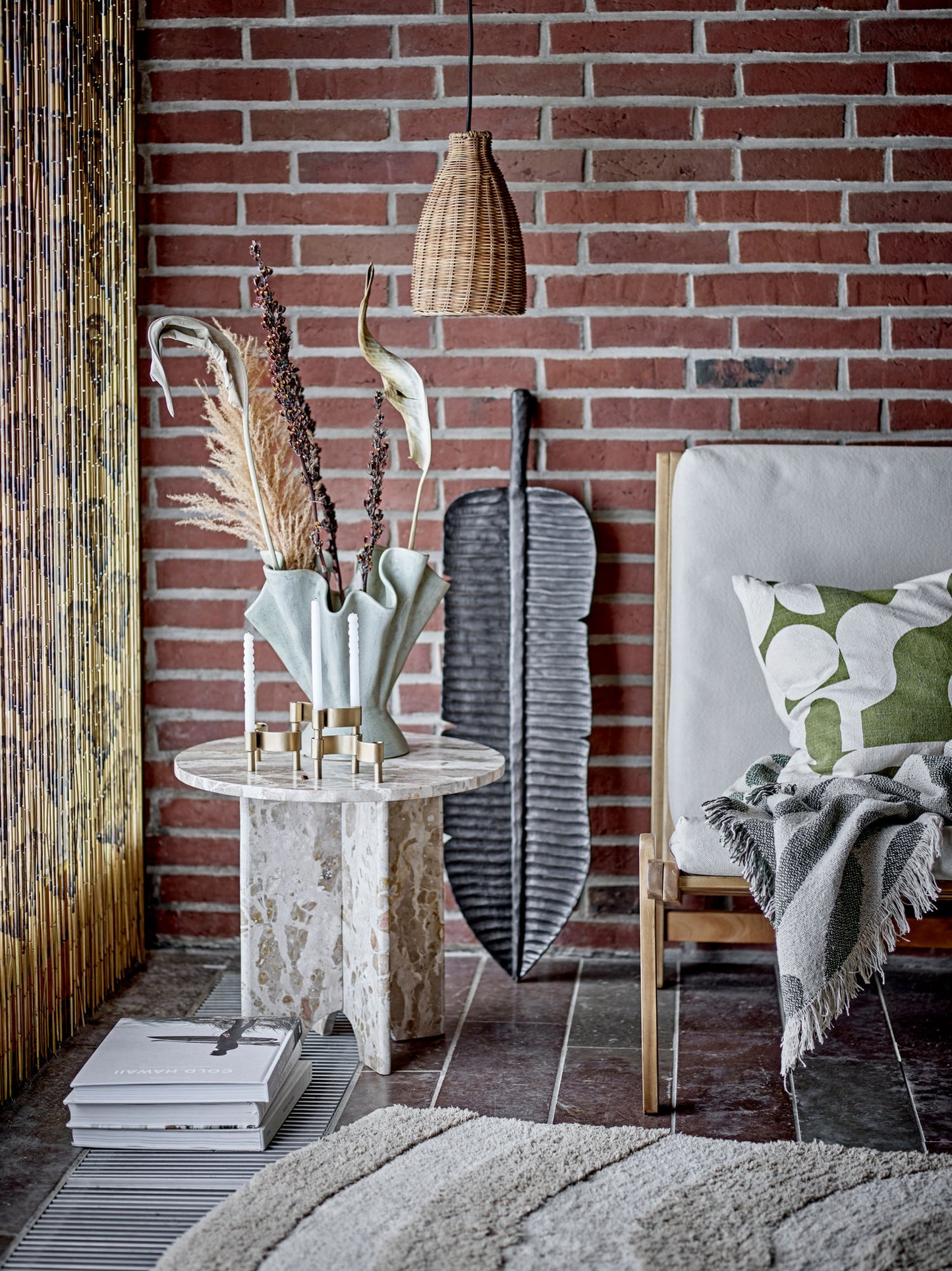 Jasmia Sidebord Brun – Rundt Marmorbord fra Bloomingville