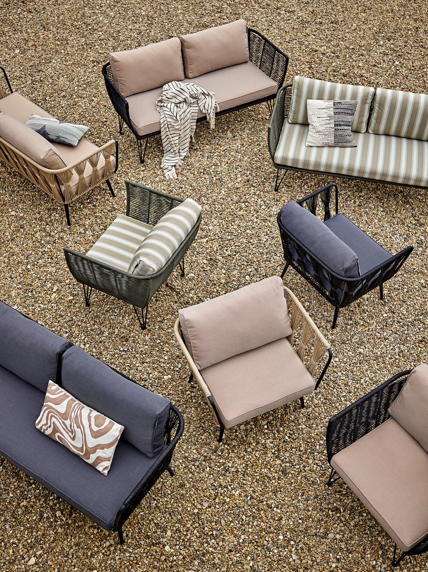 Bloomingville Pavone Sofa – Sort Metal, Håndflettet Reb, Udendørs Sofa