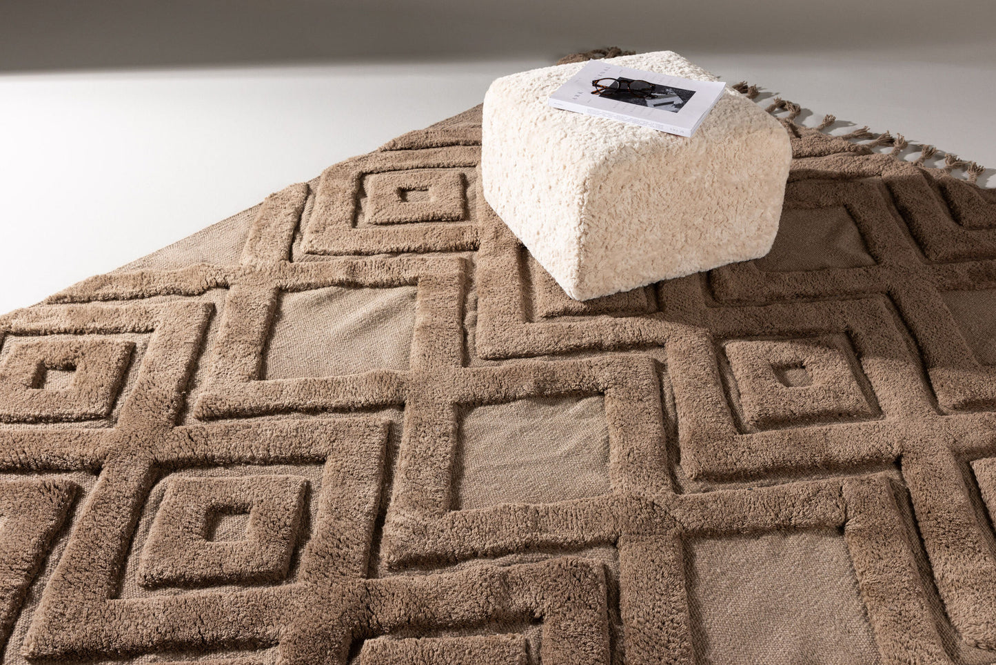 Vind Dahlia Uldtæppe – Mørkebrun | 300 x 200 cm