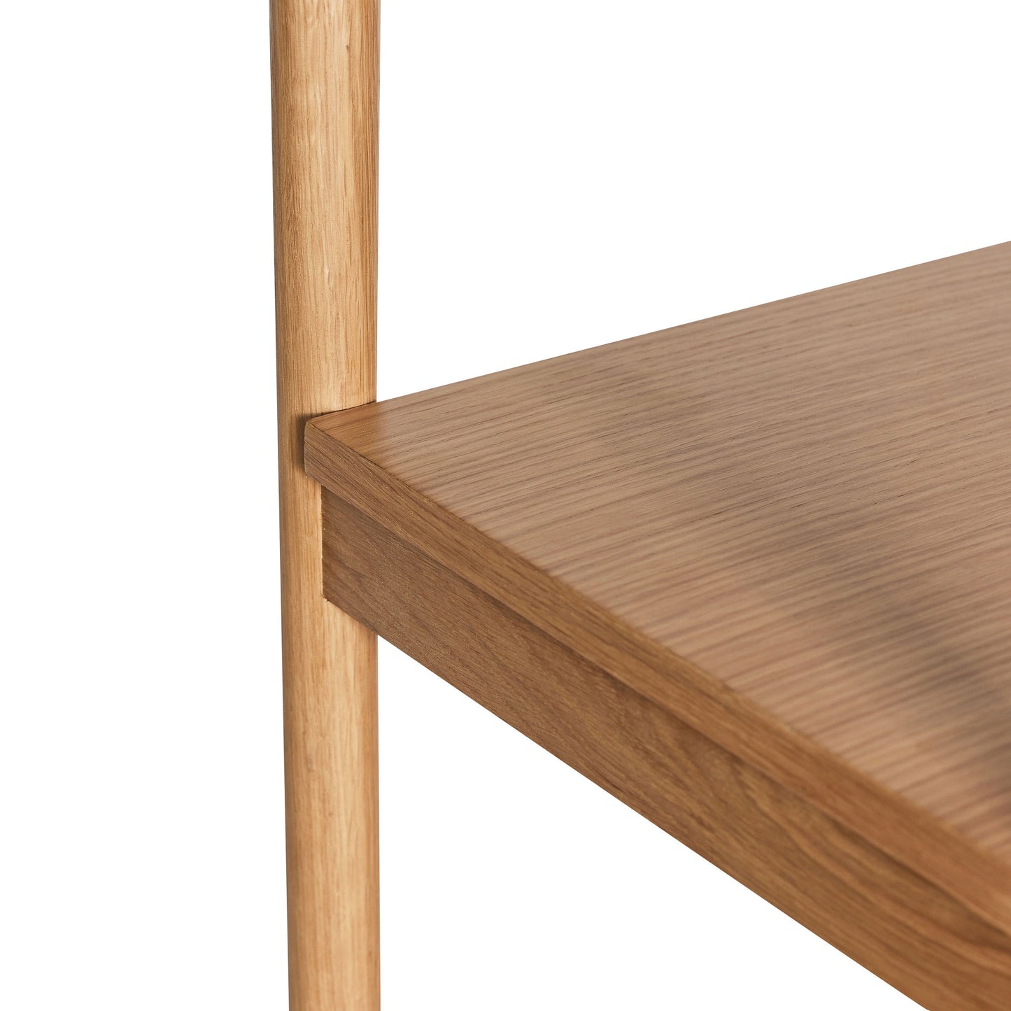 Hübsch Noblesse Reol – FSC® Egetræ, Slank og Elegant