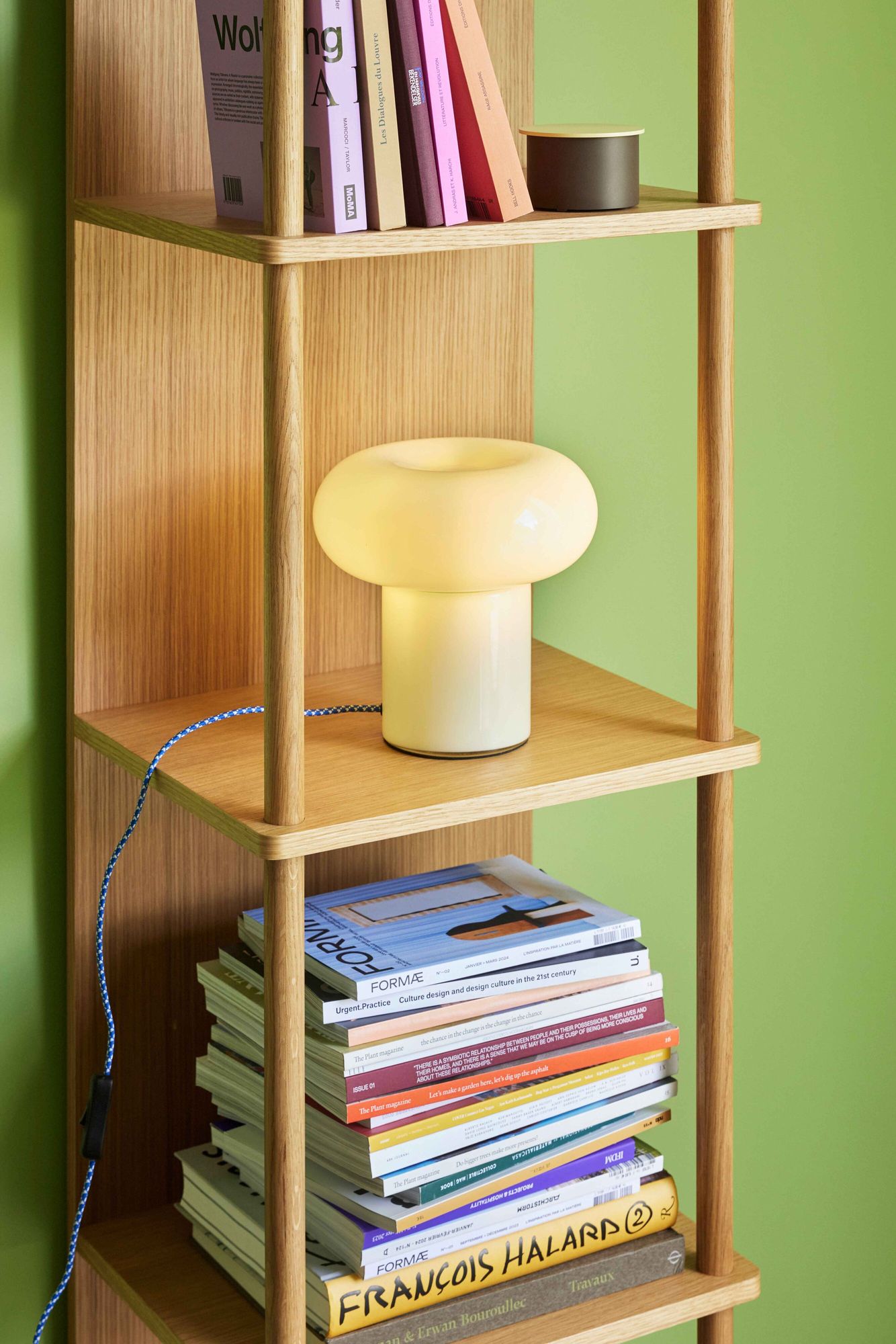 Hübsch Noblesse Reol – FSC® Egetræ, Slank og Elegant