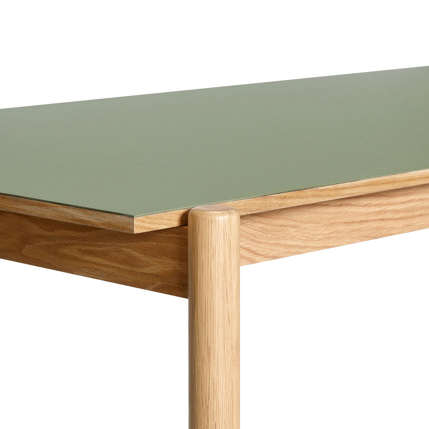 Hübsch Oblique skrivebord 140x81xH75 cm i lysegrå – FSC-certificeret egetræ med linoleum