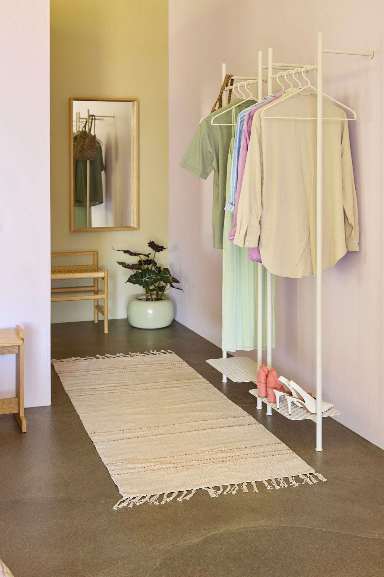 Hübsch Den Stille Spejl – FSC® Egetræ med Hylde