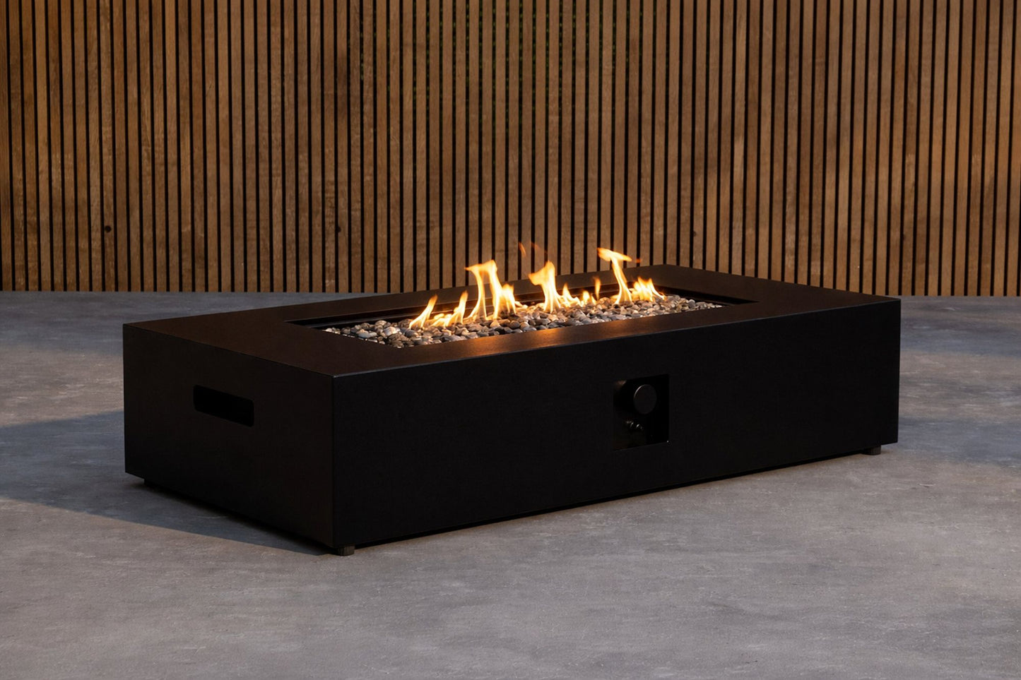 Kea Rektangulær Fire Pit i Sort – Venture Design Udendørs Gasbålsted (W137 x D68 x H30 cm)